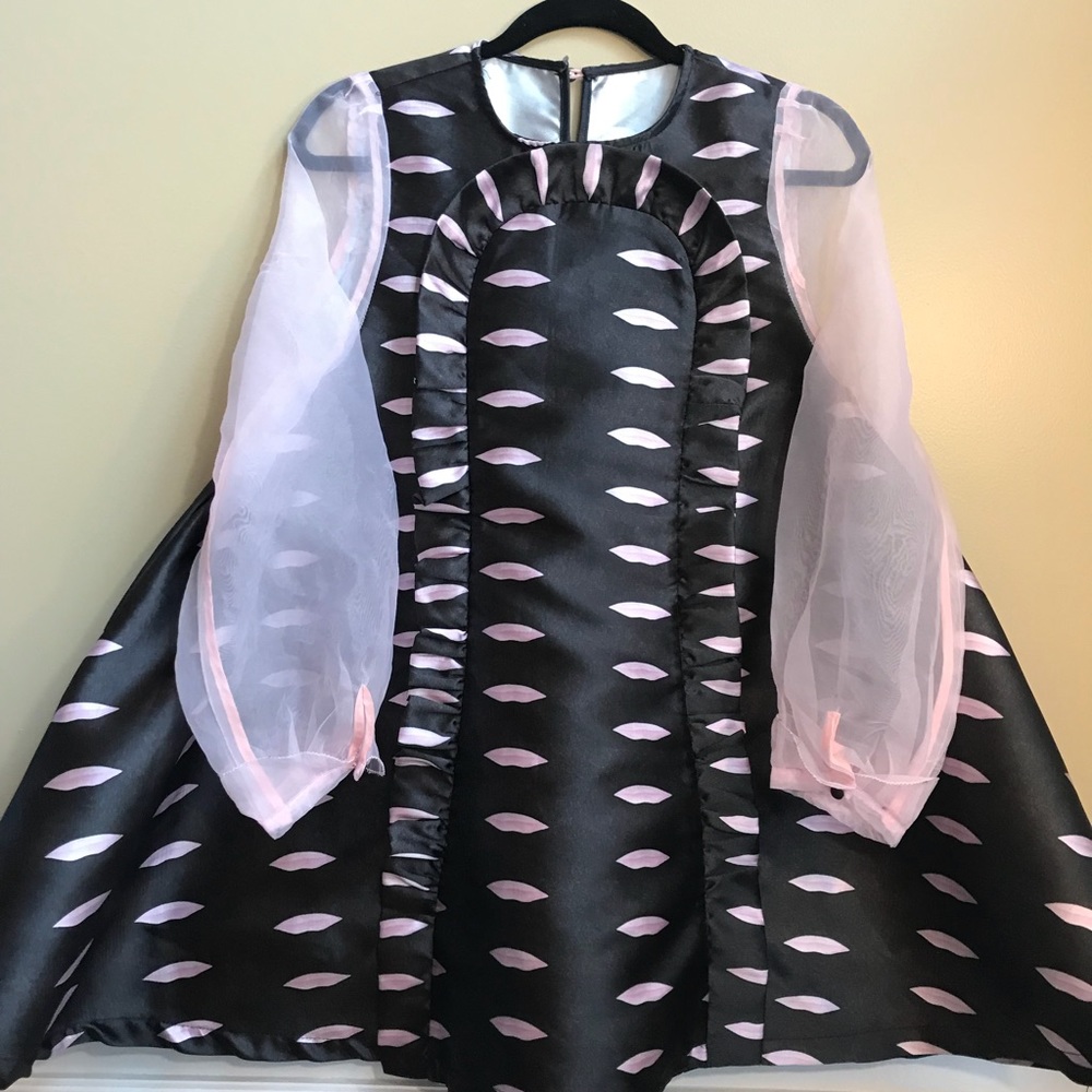 Retro babydoll lip dress w/ sheer pink sleeves